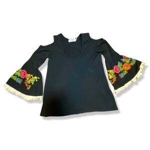 ⭐️VA VA BY JOY HAN Floral Embroidered Bell Sleeve Too Open Shoulder Size M